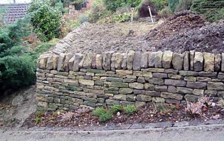 Dry stone retaining wall